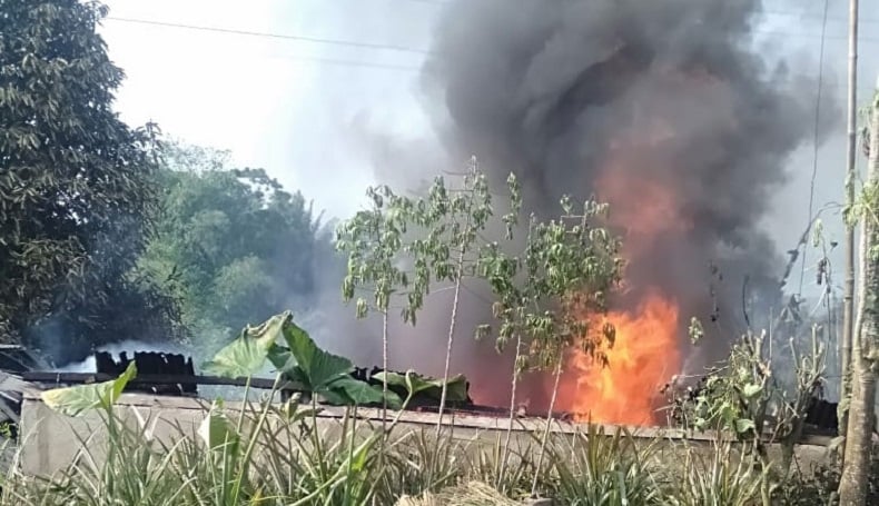 Tungku Masih Menyala Ditinggal ke Sawah, Rumah dan Mobil di Sukabumi Ludes Terbakar