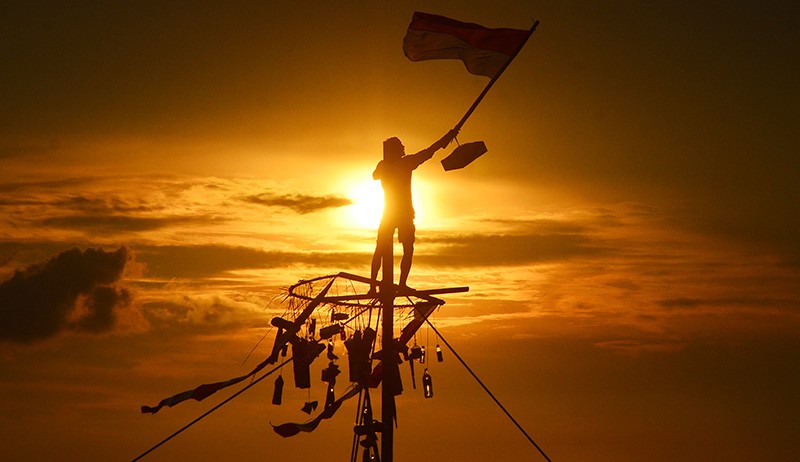 Lomba Panjat Pinang Meriahkan Lebaran Ketupat di Jepara - Bagian 2