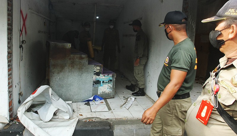 Satpol PP Robohkan Puluhan Bangunan Liar di Jalan Dr Kariadi Semarang - Bagian 4