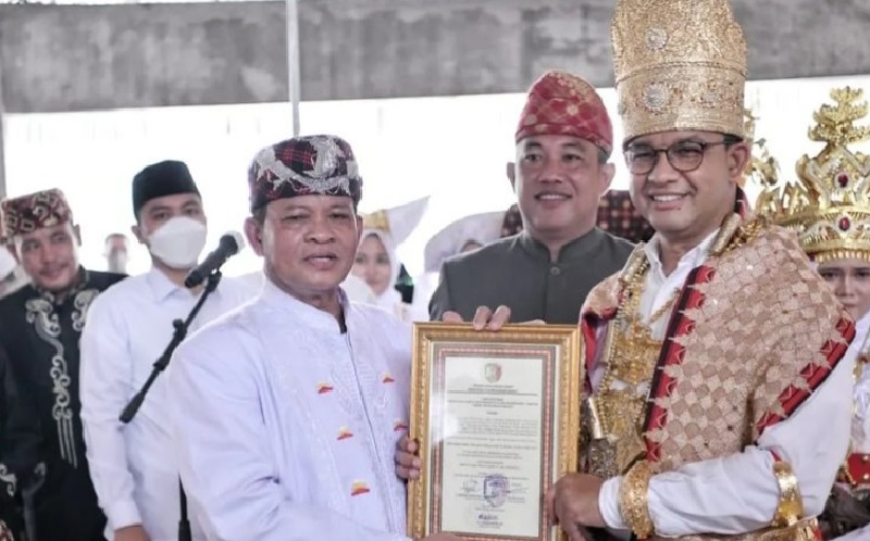 Anies Terima Gelar Kehormatan Tuan Penata Negara saat Kunjungi Tubaba Lampung