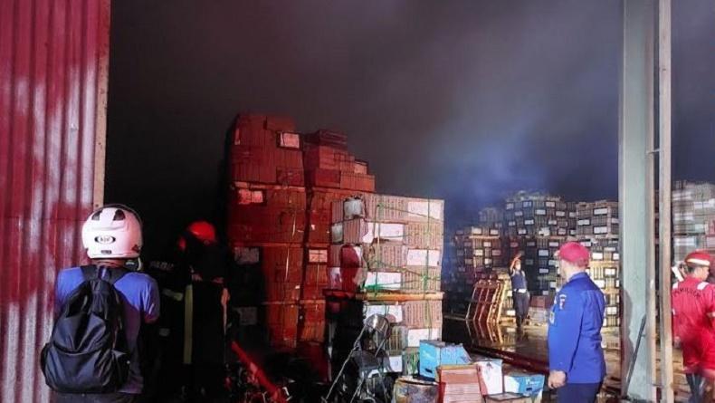 Gudang Keramik di Padang Terbakar, Warga Sempat Cium Aroma Asap Menyengat