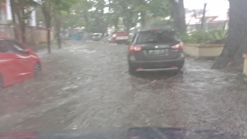 Hujan Deras Disertai Angin Kencang Landa Sangihe, Warga Diminta BPBD Waspadai Bencana