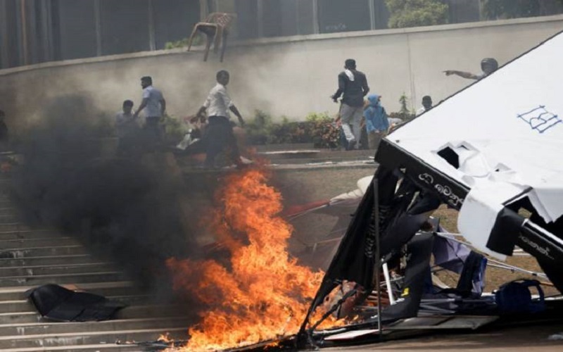 Anggota Dewan Tembak Mati Demonstran, Lalu Bunuh Diri 