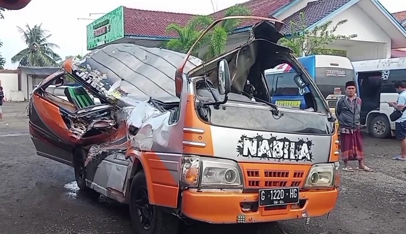 title Korban Tewas Travel Maut di Pantura Subang Jadi 4 Orang, Semuanya Warga Tegal Korban Tewas Travel Maut di Pantura Subang Jadi 4 Orang, Semuanya Warga Tegal