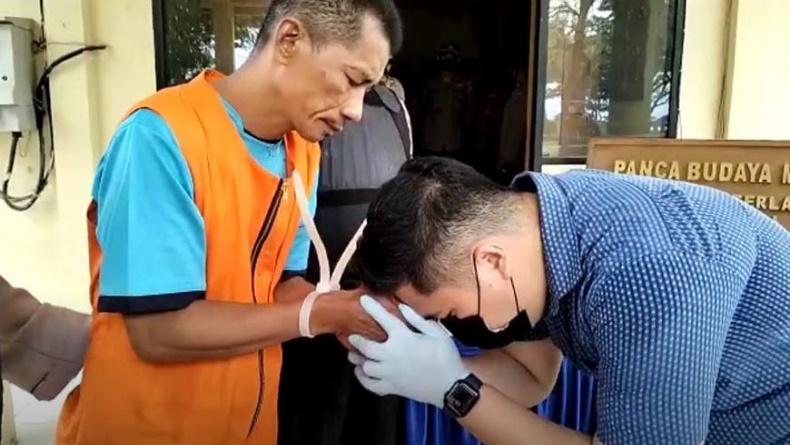title Viral Kasat Reskrim Polres Muna Cium Tangan Pelaku Pencabulan, Sosoknya Ternyata... Viral Kasat Reskrim Polres Muna Cium Tangan Pelaku Pencabulan, Sosoknya Ternyata...