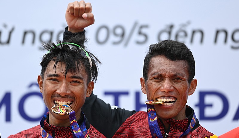 Foto Medali Emas Pertama Indonesia pada SEA Games 2021 Diraih Pedayung Ardi-Kakan - Bagian 2