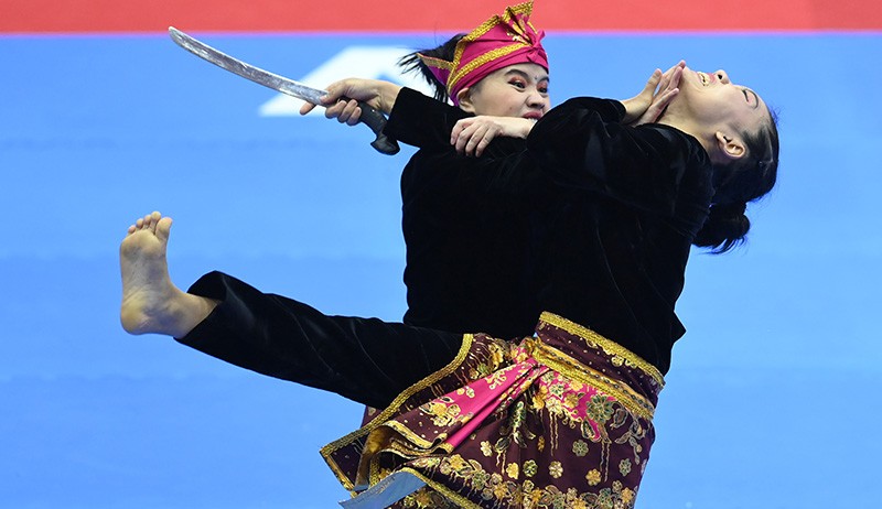 2 Pesilat Indonesia Kibarkan Merah Putih usai Raih Medali Emas SEA Games Vietnam - Bagian 4