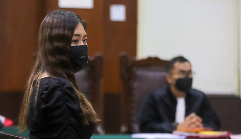 Gaya Selebgram Ayu Thalia Jalani Sidang Dakwaan Pencemaran Nama Baik Putra Ahok - Bagian 3