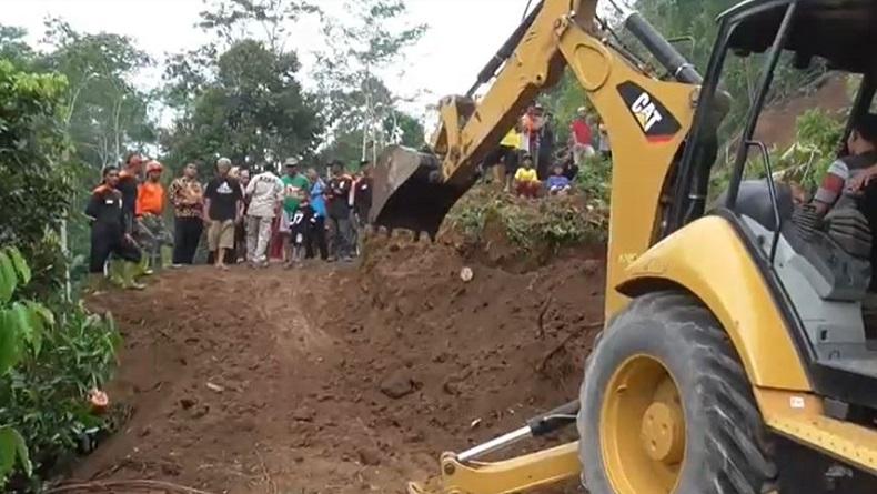 Jalan Penghubung Antardesa di Temanggung Mendadak Longsor saat Cuaca Cerah 