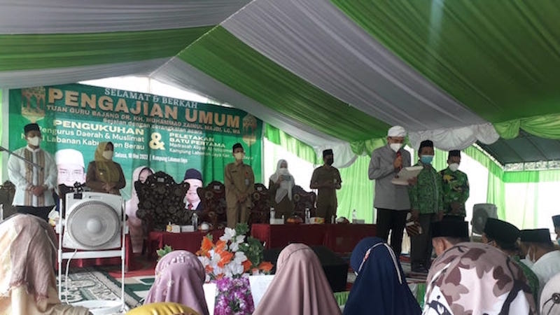 title Kukuhkan Pengurus NWDI dan Muslimat Berau, TGB Berpesan Jaga Kebhinnekaan  Kukuhkan Pengurus NWDI dan Muslimat Berau, TGB Berpesan Jaga Kebhinnekaan