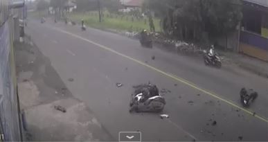 Tabrakan Maut 3 Pemotor di Serang Banten, 1 Tewas 2 Kritis