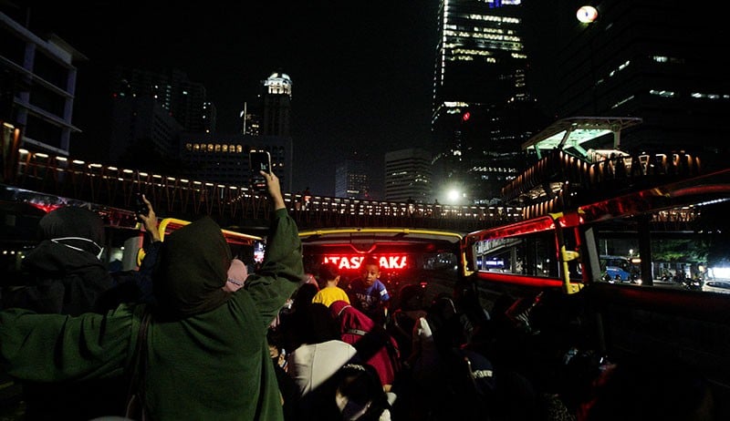 Antusiasme Warga Naik Bus Wisata Transjakarta pada Hari Terakhir - Bagian 3