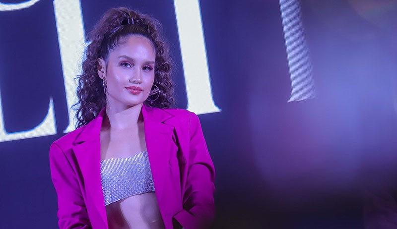 Potret Cinta Laura Tampil Cantik Berbalut Blazer Pink - Bagian 2