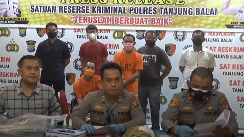 title Pekerja Migran Dibunuh lalu Mayatnya Dibakar gegara Disangka Cepu, 2 Pelaku Ditembak Pekerja Migran Dibunuh lalu Mayatnya Dibakar gegara Disangka Cepu, 2 Pelaku Ditembak