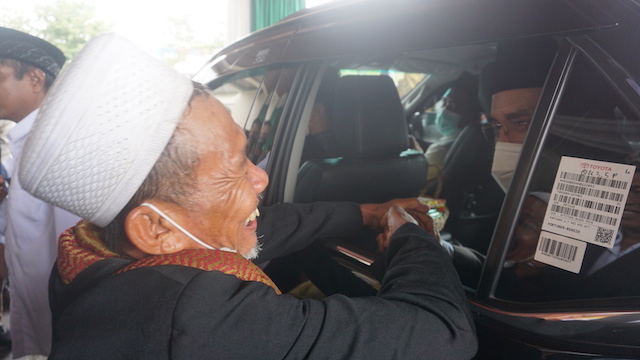 Cerita Warga Berau Melepas Rindu Setelah 9 Tahun Menanti Kedatangan TGB