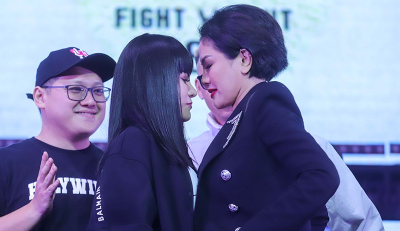 Momen Saling Tatap Nikita Mirzani - DJ Dinar Candy Jelang Adu Jotos - Bagian 1
