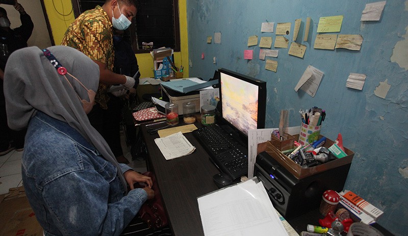 Kasus Ekspor Ilegal 121 Ton Minyak Goreng, Rumah Tersangka Digeledah di Surabaya - Bagian 2