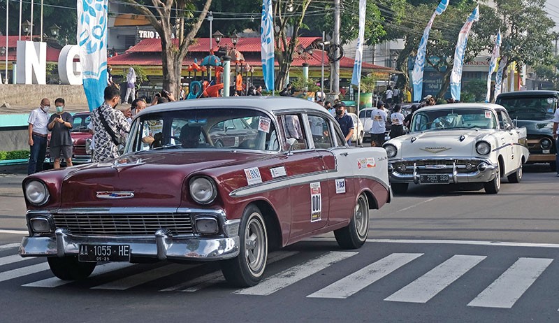 Ratusan Mobil Kuno Konvoi Sambut Hari Jadi ke-1116 Kota Magelang - Bagian 3