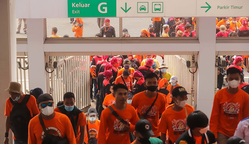 May Day, Ribuan Buruh Berdatangan ke Stadion GBK - Bagian 4