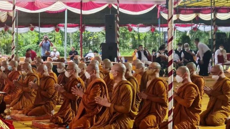 Tiba di Magelang, Api Dharma Waisak Disemayamkan di Candi Mendut