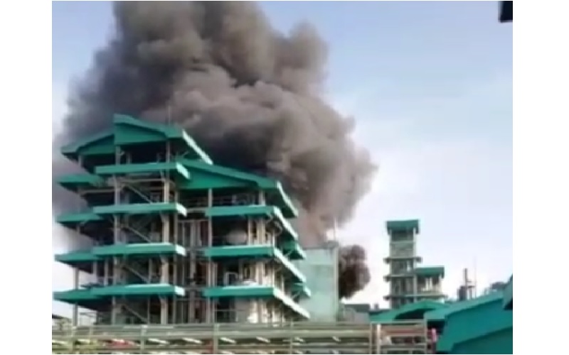 Kebakaran Dahsyat Pabrik di Batubara, Karyawan Lari Berhamburan
