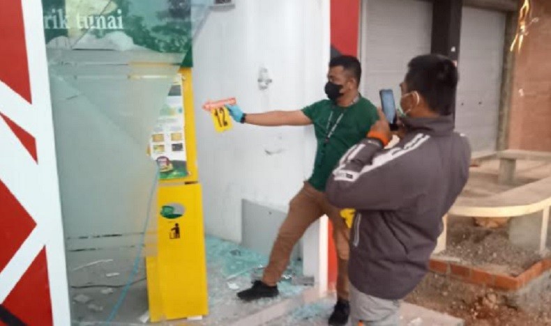 Mesin ATM Bank Aceh Syariah Nyaris Dicuri, Lima Pelaku Kabur saat Tepergok Warga
