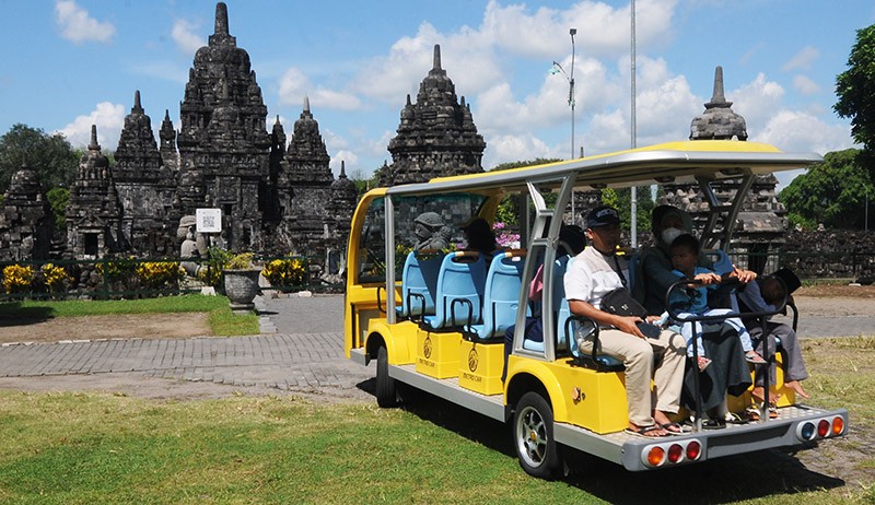Keliling Kompleks Candi Prambanan Naik Mobil Listrik - Bagian 1