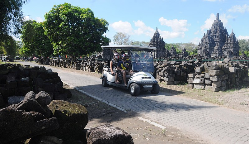 Keliling Kompleks Candi Prambanan Naik Mobil Listrik - Bagian 2