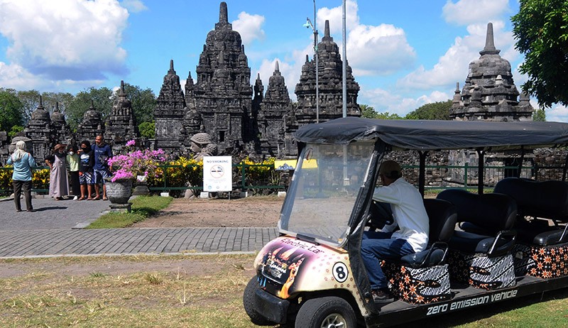 Keliling Kompleks Candi Prambanan Naik Mobil Listrik - Bagian 3