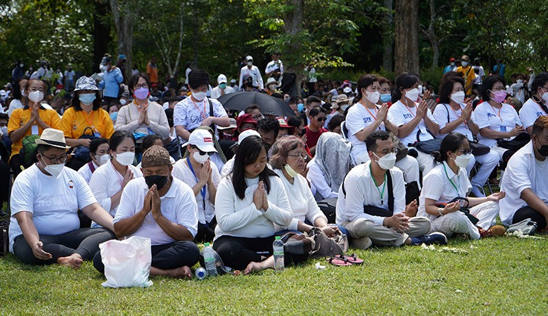 Detik-Detik Perayaan Tri Suci Waisak di Candi Borobudur - Bagian 3