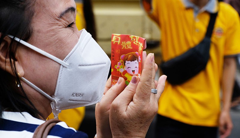 Perayaan Waisak, Para Biksu Jalan Kaki Terima Derma dari Umat Buddha - Bagian 5