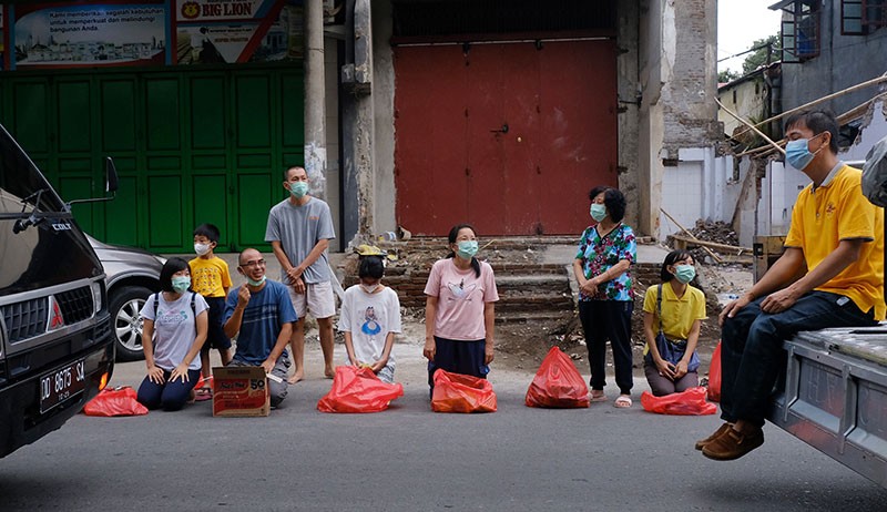 Perayaan Waisak, Para Biksu Jalan Kaki Terima Derma dari Umat Buddha - Bagian 4