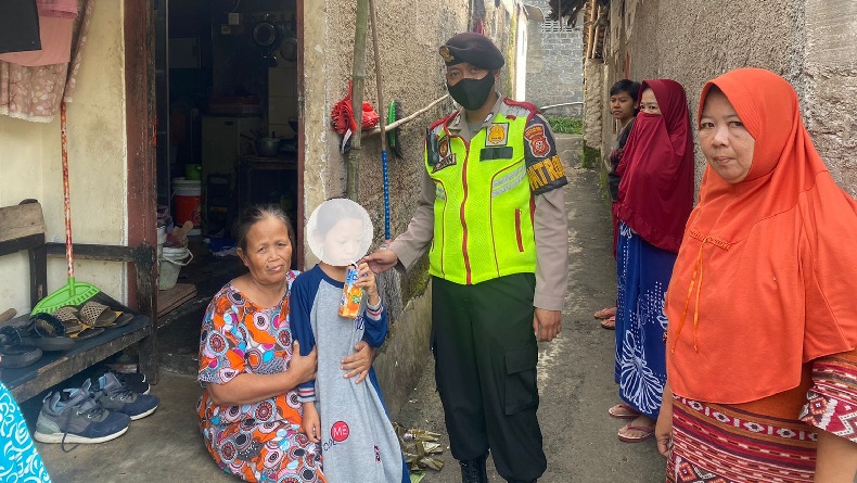 Lepas dari Pengawasan Orang Tua, Bocah di Sukabumi Diantarkan Polisi Pulang ke Rumah
