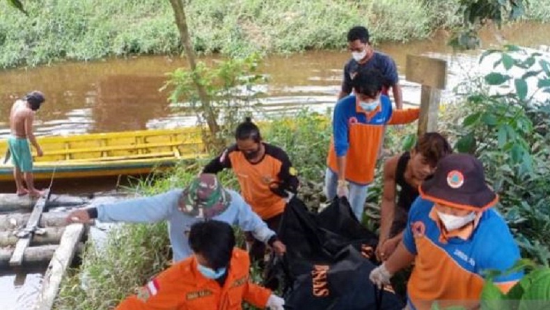 title Putussibau Geger Penemuan Mayat di Tepi Sungai, Penyebab Kematian Belum Diketahui Putussibau Geger Penemuan Mayat di Tepi Sungai, Penyebab Kematian Belum Diketahui