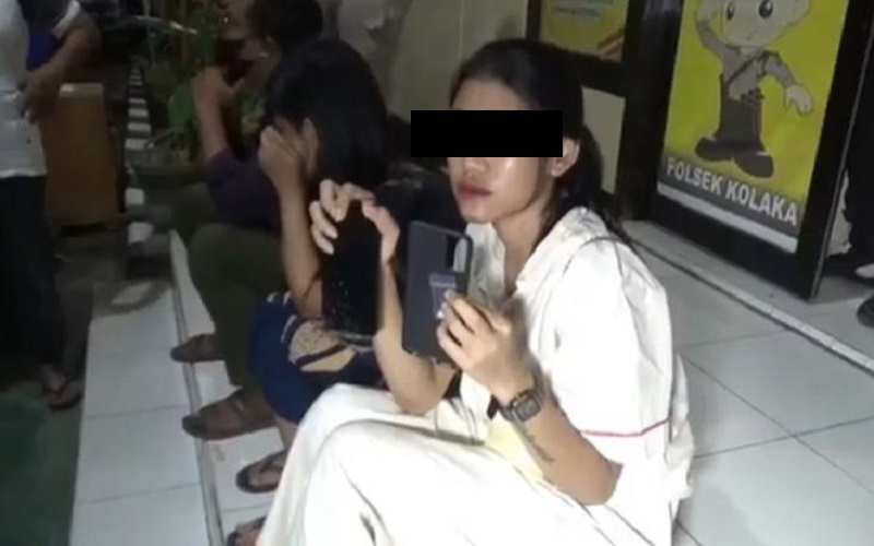 Pakai Daster hendak Pesta Sabu, Dua Gadis Cantik Panik Diadang Polisi