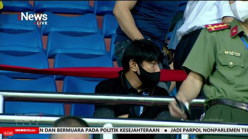 Duduk Kalem di Tribune, Shin Tae-yong Pantau Taktik Malaysia dan Thailand