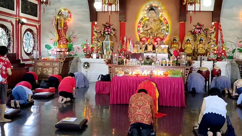 Rayakan Waisak, Vihara Tanda Bhakti Bandung Dipadati Ratusan Umat Buddha