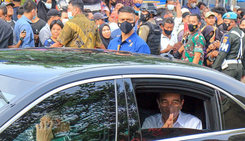 Presiden Jokowi Temui Warga dan Pedagang di Pasar Cibinong Bogor - Bagian 3