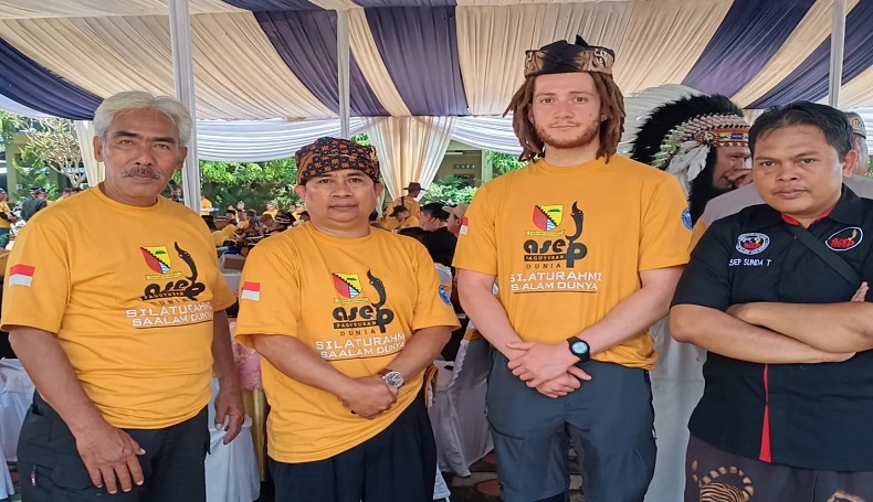 title Kisah Bule Prancis Mantap Ganti Nama Jadi Asep, Ternyata karena Tertarik dengan Maknanya Kisah Bule Prancis Mantap Ganti Nama Jadi Asep, Ternyata karena Tertarik dengan Maknanya