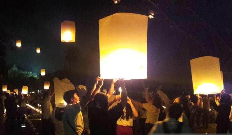  Perayaan Tri Suci Waisak, 2.000 Lampion Diterbangkan di Candi Borobudur
