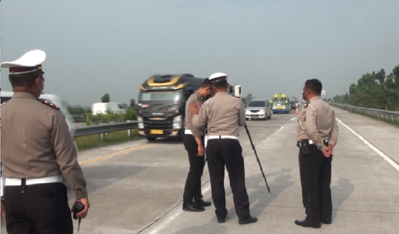 Olah TKP Laka Maut di Tol Sumo, Polisi Temukan Bekas Gesekan sebelum Insiden 