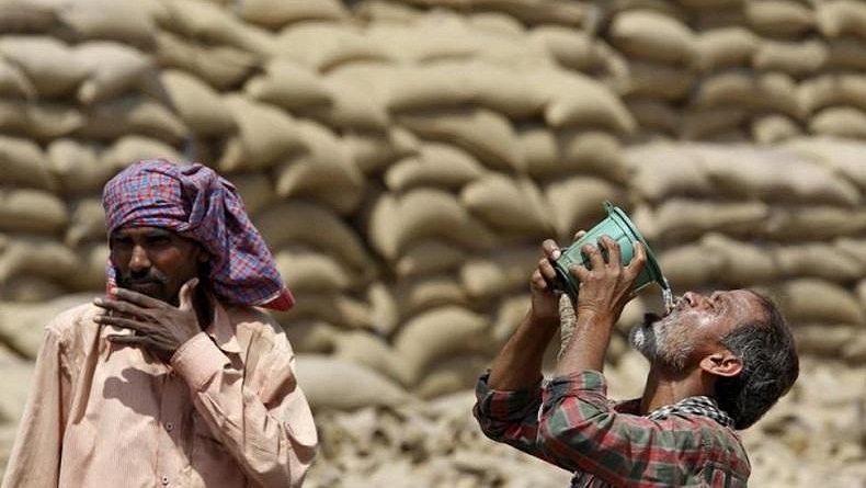 title India Dilanda Gelombang Panas, Masyarakat Diminta Tidak Keluar Rumah India Dilanda Gelombang Panas, Masyarakat Diminta Tidak Keluar Rumah