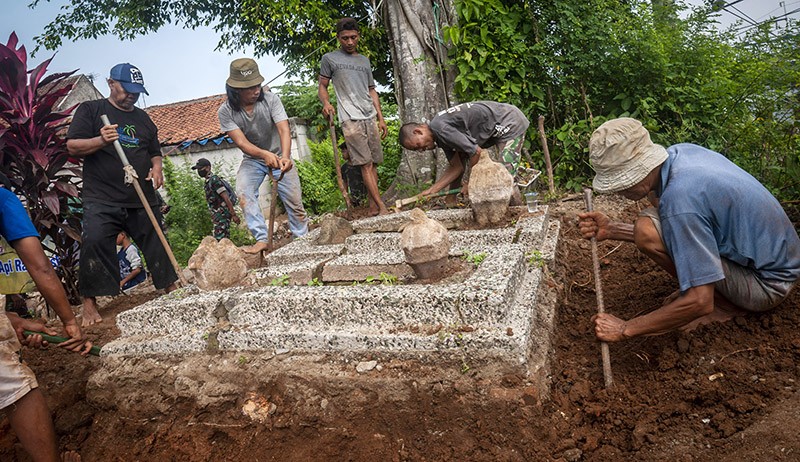 Foto-Foto Makam Keramat Bupati ke-3 Lebak Dibongkar - Bagian 1