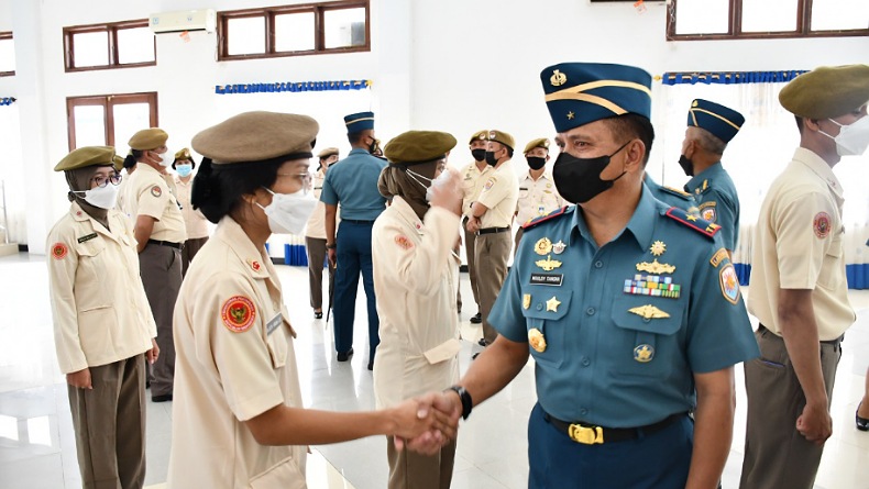 Lantamal VIII Terima 10 Orang CPNS TNI AL, Ini Pesan Danlantamal 