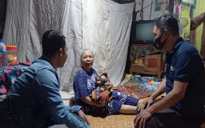 Heboh Bayi Umur Sehari Ditinggal Orang Tua di Rumah Nenek Tukang Urut