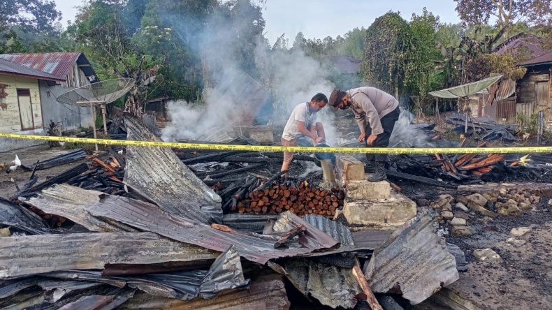 Ditinggal Nginap ke Tempat Nenek, Rumah di Tapanuli Ludes Terbakar