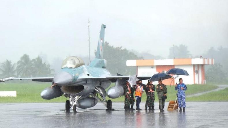 Pesawat Tempur F-16 Mendarat di Lanud Sam Ratulangi Manado, Ada Apa?