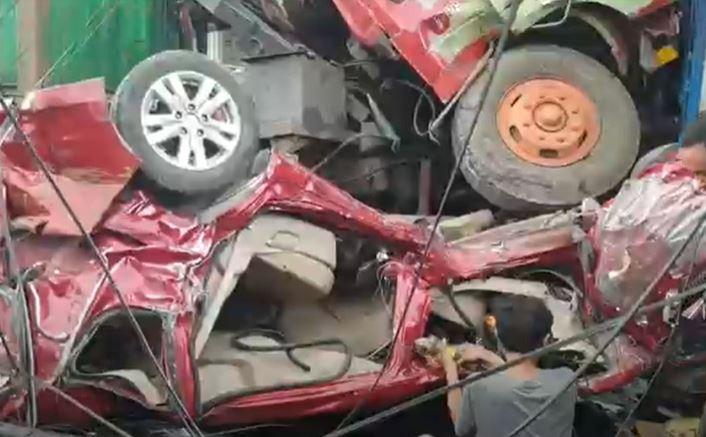 Kecelakaan Mengerikan Truk Tronton Tabrak Minibus di Gresik, 1 Tewas
