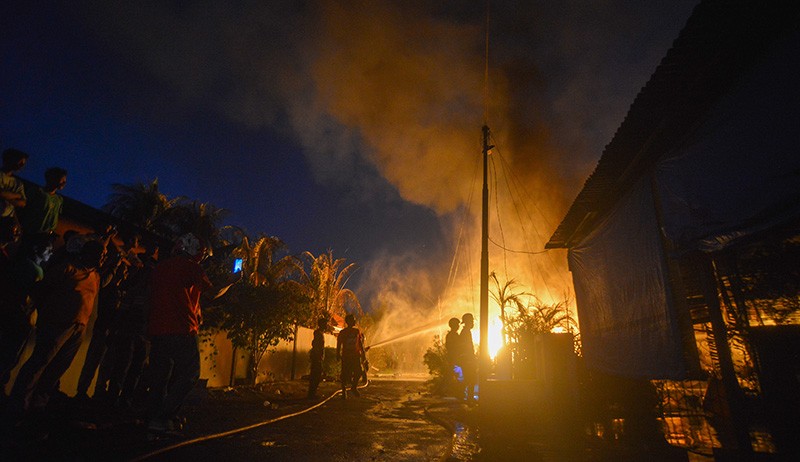 Kebakaran Pangkalan Gas di Padang Pariaman, Api Membubung Tinggi - Bagian 4