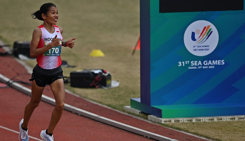 Momen Pelari Maraton Indonesia Rebut Emas SEA Games hingga Ditolong Tenaga Medis - Bagian 4